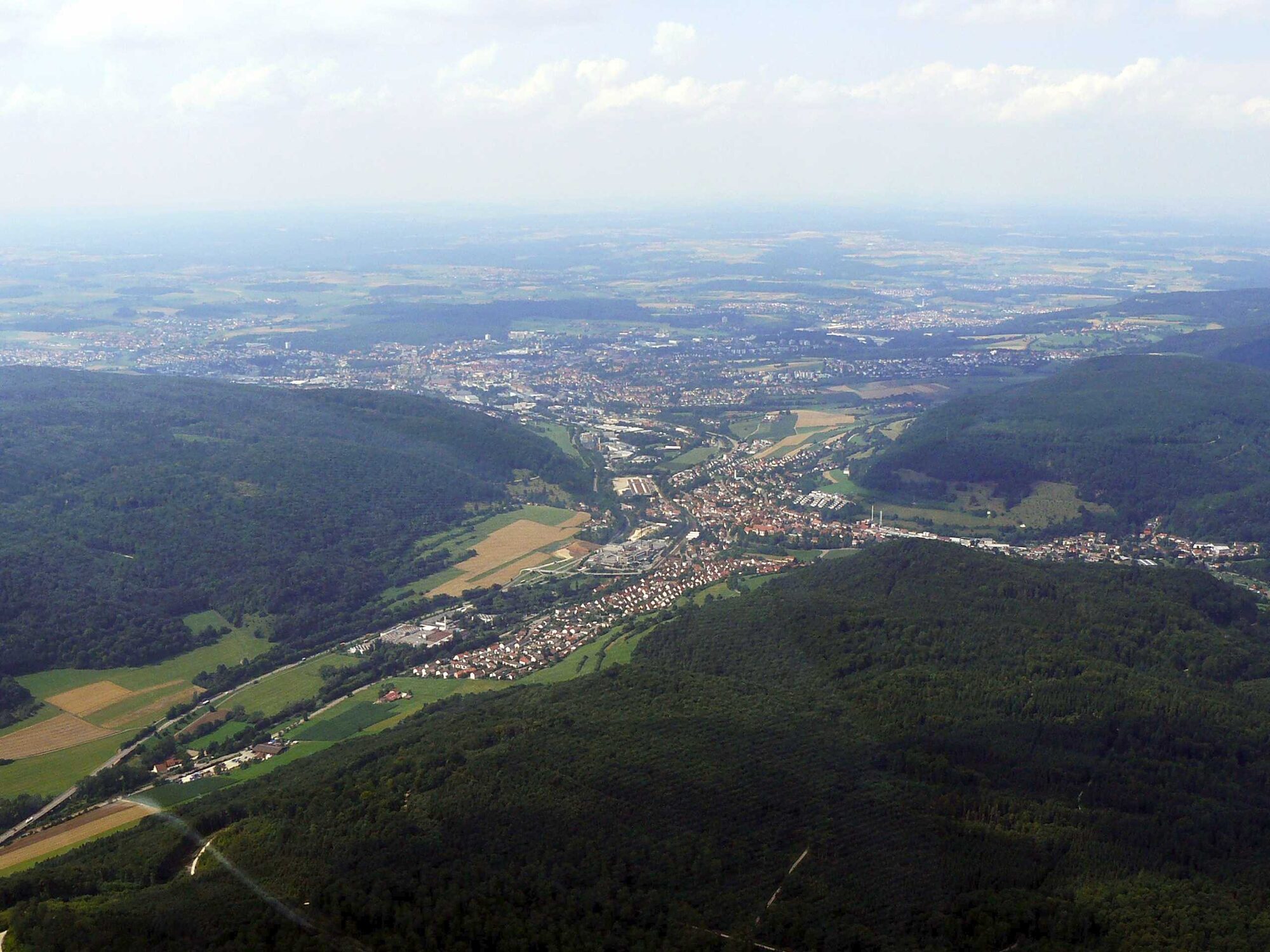 Luftbild der Stadt Aalen mit Innenstadt und umliegenden Wohngebieten